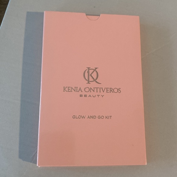 NIB Kenia Ontiveras Beauty glow and go kit - Picture 2 of 5